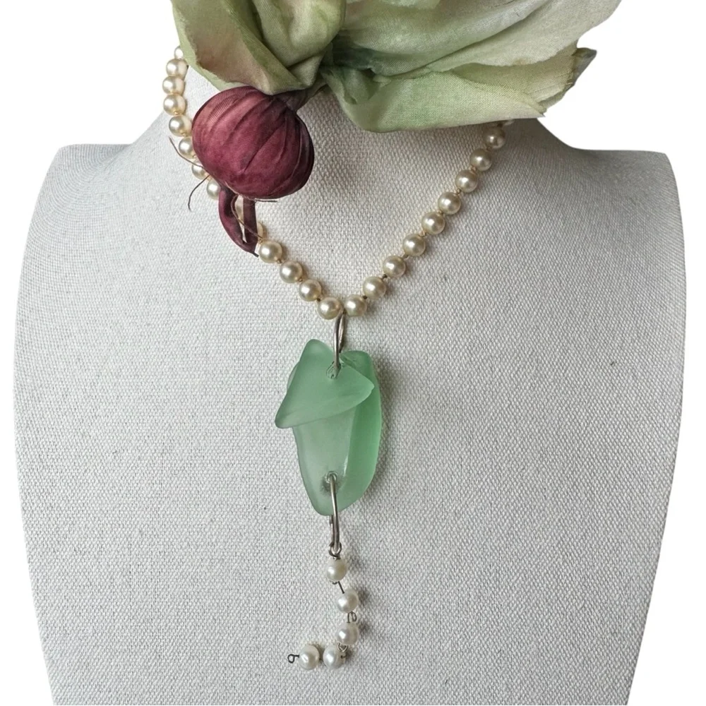 Handcrafted Green Sea Glass Pea Pod Pendant Necklace with Faux Pearls - Picture 1 of 6